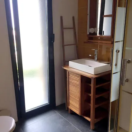 Maison D'Une Chambre Avec Vue Sur La Mer Jardin Amenage Et Wifi A Sari Solenzara 펜션 사리 솔렌자라